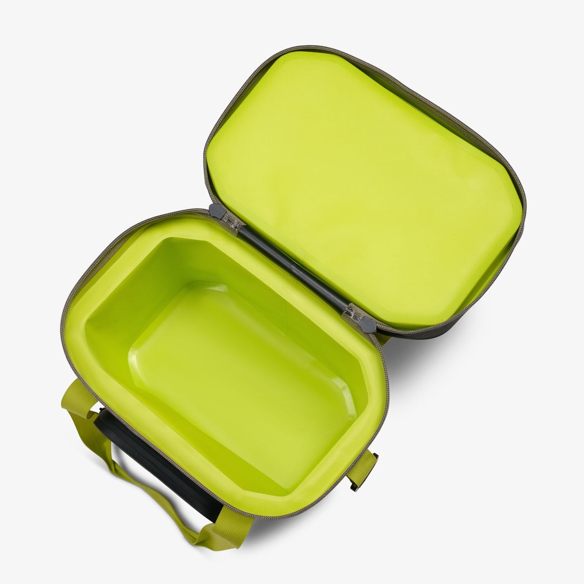trailmate-18-can-cooler-bag-j1 00066772-O2.jpg